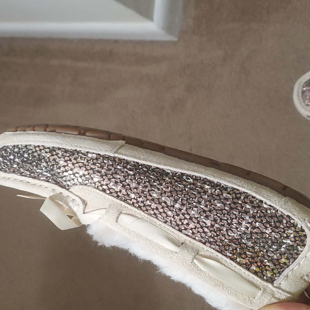 UGG Shoes - Picture 12 of 12